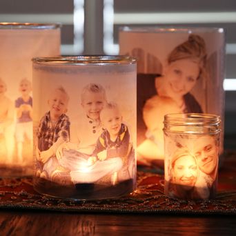 Super cute idea for luminaries or other table decor. Candles With Pictures, Photos Luminaries, Glow Photos, Minimalism Challenge, Our Best Bites, Pic Candle, Diy Candle Holders, Mason Jar Crafts, Jar Crafts