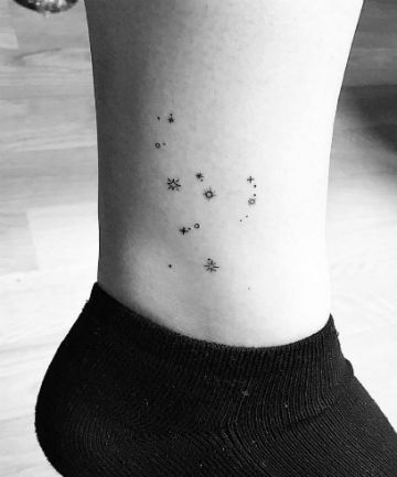 Fine Line Tattoo Designs for the Minimalist Lover Orion Tattoo, Sky Tattoos, Stars Tattoo, Theme Tattoo, Cool Small Tattoos, Tattoo Feminina, Dainty Tattoos, Little Tattoos, Star Tattoos