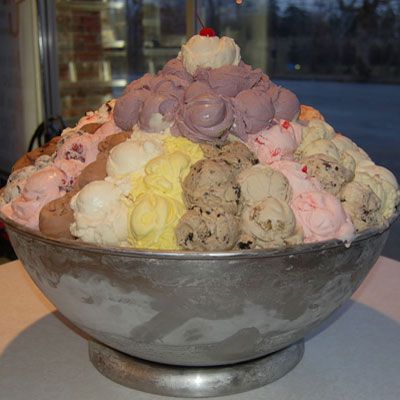 Oh my, my tummy hurts just thinking about this!! I wonder how many countries this serves, LOL Ice Cream Sundae Recipe, Frozen Pudding, Big Ice Cream, Sundae Recipes, Dude Food, Man Vs Food, Diner Menu, Pint Of Ice Cream, Ice Cream Sundaes