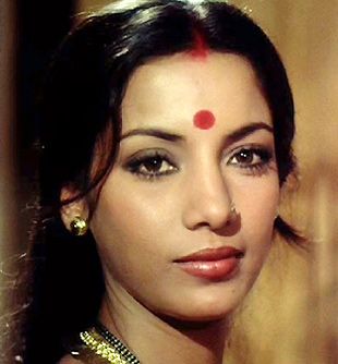 Shabana Make More Friends, Old Bollywood Actress, Bollywood Makeup, Shabana Azmi, Old Film Stars, More Friends, Hollywood Movies, Vintage Bollywood, Indian Aesthetic