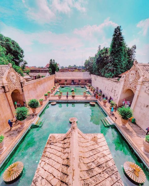 Water Castle, Taman Sari, Taman Air, Spa Interior Design, Travel Picture Ideas, Fragrant Garden, Travel Photography Inspiration, Stunning Photography, Trip Ideas