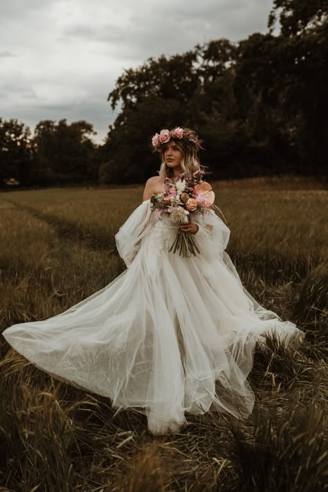 Cottage Wedding Dress Aesthetic, Australian Forest, Wedding Dress Elopement, Edgy Bridal, Victorian Wedding Dress, Forest Theme Wedding, Cottage Wedding, Victorian Wedding, Photoshoot Dress