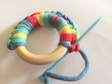 wood ring nursing necklace Teething Ring Pattern, Teether Pattern, Baby Diy Projects, Wooden Teething Ring, Baby Toys Diy, Nursing Necklace, Crochet Baby Toys, Haken Baby, Wood Ring