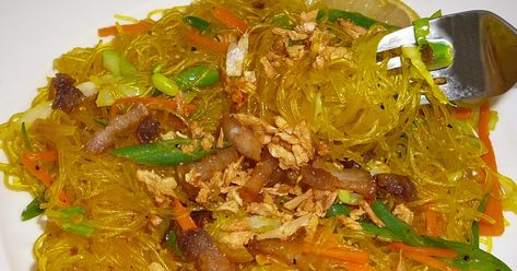 If you are also not as satisfied with their Garlic Sotanghon. I am sharing my take of a Garlic Sotanghon, it is similarly overloaded with garlic. It is also full of vegetables and some crispy pork for added texture and of course taste. Garlic Sotanghon Recipe, Sotanghon Soup Filipino Food, Sotanghon Guisado Recipe, Sotanghon Recipe, Sotanghon Guisado, Sotanghon Soup, Guisado Recipe, Filipino Noodles, Filipino Food Recipes