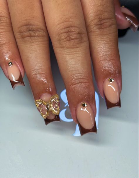 Brown Nails With Butterflies, Brown Nails And Gold, Short Nails With Butterfly Charms, Brown And Pink Short Nails, Thanks Giving Nails Short, Pink And Brown Nails Short, Short Frenchies With Charms, Brown Kawaii Nails, Cute Brown French Tip Nails