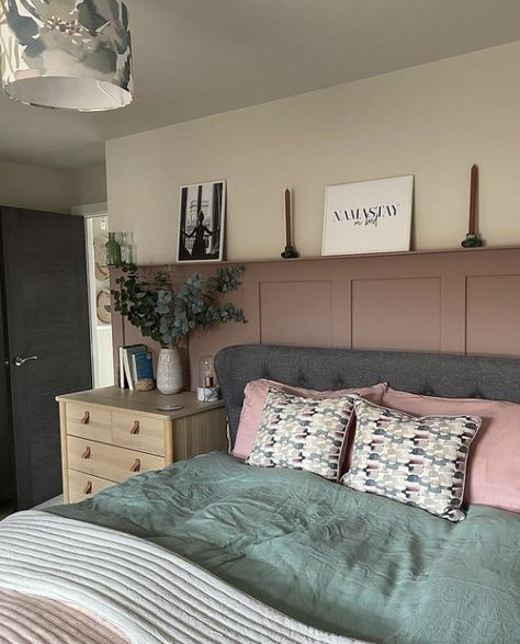 Best colours to paint your bedroom to promote a good sleep - Style Your Sanctuary Panelling Behind Bed, Panelled Walls Bedroom, Peaceful Bedroom Colors, Bedroom Mauve, 1930s Bedroom, Dusky Pink Bedroom, Blue And Pink Bedroom, Rose Bedroom, Best Bedroom Colors