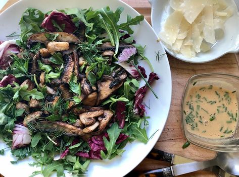 Grilled Mushroom Salad Marinated Mushroom Salad, Cardomom Recipes, Tritip Recipes, Mushroom Toast, Mushroom Salad, Marinated Mushrooms, Deli Style, Grilled Mushrooms, Roasted Mushrooms