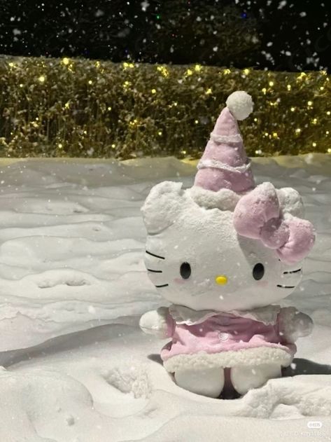 #hellokitty #christmas #winter #pinkwinter #christmasinspo Winter Hello Kitty Pfp, Coquette Christmas Pfp, Hello Kitty Snowman, Hello Kitty Christmas Pfp, Winter Hello Kitty, Christmas Profile Pictures, Christmas Hello Kitty, Stay Mad, 헬로키티 배경화면