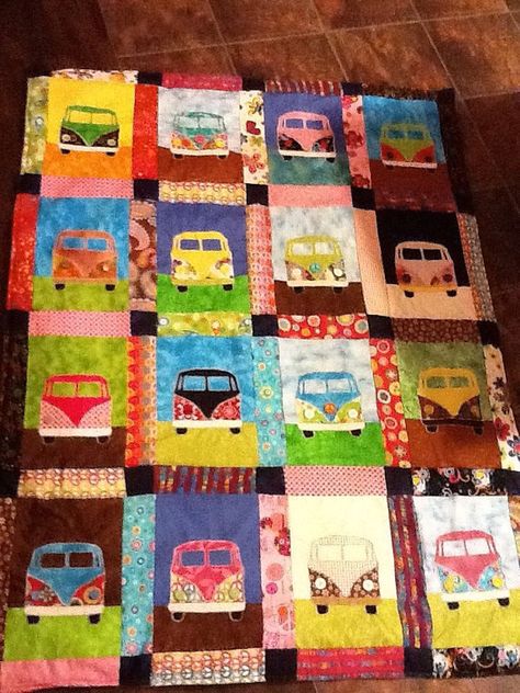 Camping Quilts, Freedom Quilt, Camping Quilt, Felt Products, Camper Art, Vw Ideas, Picnic Quilt, Appliqué Quilts, Hippie Bus