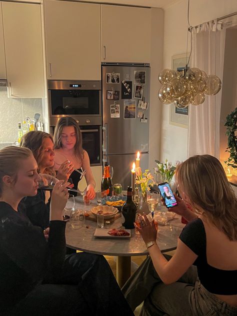 Pizza Making Aesthetic, Homemade Fashion, Pizza Party Birthday, Dinner Pizza, Cheese And Wine Party, Wine And Pizza, Italian Night, Friends Ideas, 2024 Moodboard