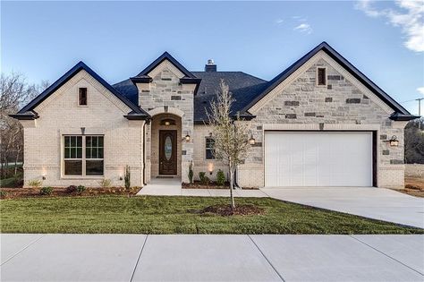 TX Real Estate - Texas Homes For Sale | Zillow Austin Houses Texas, Homes In Dallas Texas, Texas Exterior Home, Texas Houses Exterior, Homes For Sale In Texas, Texas House Layout, Houston Houses Exterior, Texas Farmhouse Exterior, Texas Suburban Home