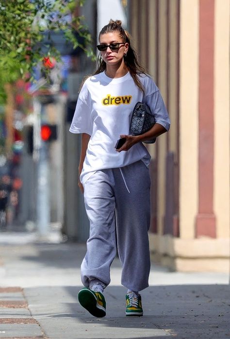 Sportwear Outfit, Hailey Bieber Outfits, Hailey Rhode, Hailey Bieber Style, Hailey Baldwin Style, Her Outfits, West Hollywood California, Looks Street Style, Hollywood California