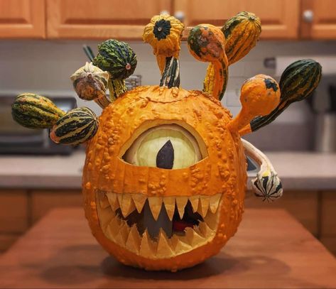 Creative Pumpkin Carving, Halloween Pumpkin Designs, Carved Pumpkin, Creative Pumpkins, Halloween Pumpkins Carvings, Halloween Jack, Spooky Pumpkin, Pumpkin Design, Pumpkin Decorating