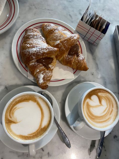 Italy Coffee Aesthetic, Milan Italy Food, Italy Food Aethstetic, Milan Breakfast, Italian Cafe Aesthetic, Croissant Nutella, Milan Food, Nutella Coffee, Nutella Croissant