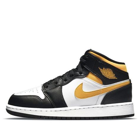 The Air Jordan 1 Mid GS 'Black University Gold' is a classic silhouette that is offered in grade school sizing. This shoe features smooth leather on the upper, which combines a crisp white base with black overlays at the forefoot and heel. There are also contrasting hits of yellow on the padded collar and signature Swoosh. Additional branding elements include a Jumpman icon on the woven tongue tag and a Wings logo imprinted on the lateral ankle. The mid-top sits on a white and black rubber cupso Air Jordan 1 White, Doudoune The North Face, Air Jordan 1 Mid White, Air Jordan 1 Mid Black, Jordan 1 Mid White, Air Jordan 1 Mid Gs, Vapour Max Nike, Nike Sacai, Kids Basketball