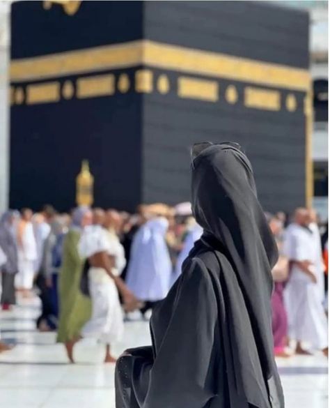 Makkah Photography, Mecca Images, Hijab Hipster, Hijab Dpz, Al Qur'an Photography, Splash Images, Qur'an Photography, Snap Streak Ideas Easy, Muslim Couple Photography