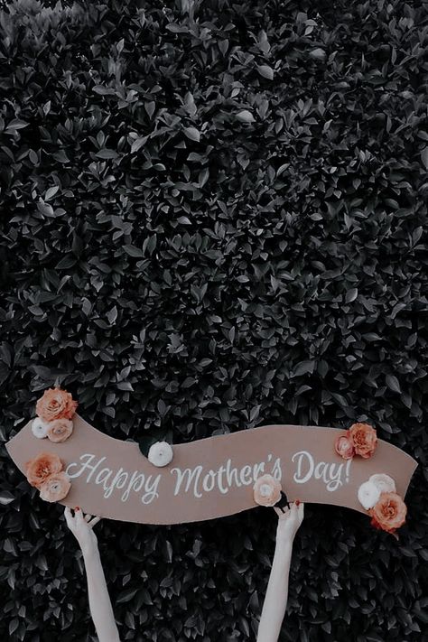 Mothers Day Aesthetic Wallpaper, Mothers Day Esthetics, Mother’s Day Aesthetic Drawing, Mother's Day Aesthetic, Mothers Day Aesthetic, Aesthetic Mother's Day Background, Cute Mother’s Day Insta Post, Holiday Celebration, Happy Mothers Day