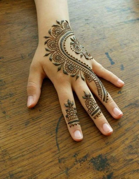 50 Boston Mehndi Design (Henna Design) - April 2020 Half Mahndi Design, Child Mehandi Design, Child Mehndi Design, Desi Mehndi, Eid Photography, Arab Mehndi, Simple Mehendi, Mehedi Design, Mahendi Designs