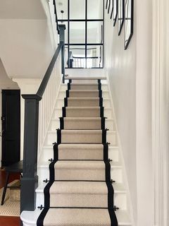 Stairs Carpet Design, Stairs Design Carpet, Stair Case Carpet Runner, Stairs Design With Carpet, Staircase Ideas Runner, Staircase Design Carpet, Staircase With Runner Ideas, Stair Runner Modern, Stair Case Runner