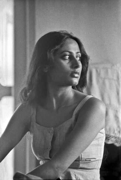 Bollywood Classics, Smita Patil, Bollywood Retro, Retro Bollywood, Indian Star, Vintage India, Indian Cinema, Black And White Photograph, Vintage Bollywood