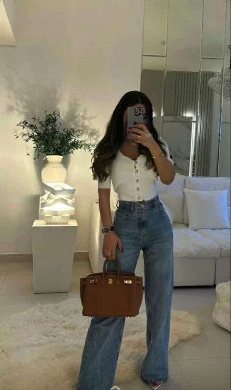 Elegant Wide Leg Pants Outfit, Anthropology Work Outfit, Outfit Jeans Elegante, Real Estate Agent Attire Women Summer, Outfit Ideas Everyday Simple Elegant, Elegant Summer Outfits Classy Chic 2024, Classy Girl Aesthetic Outfit, Cali Outfits Summer, Feminine Office Outfits