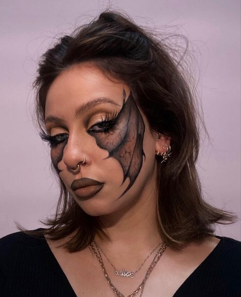 Bat Makeup, Bat Halloween Costume, Funky Makeup, Concert Makeup, Vampire Makeup, Halloween Coustumes, Halloween Makeup Inspiration, Glam Makeup Look, Goth Makeup