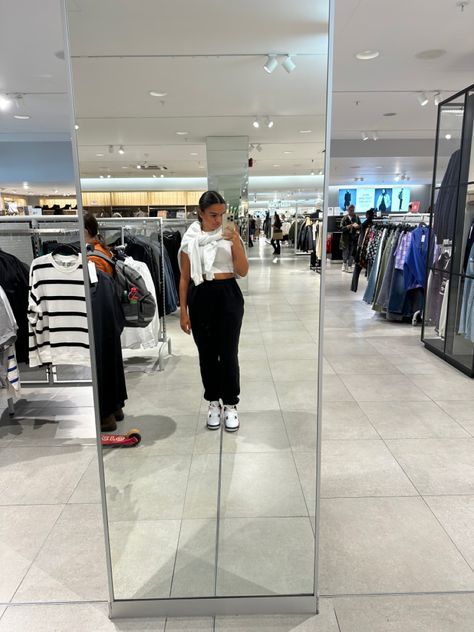 Black joggers outfit jordan 4 outfit white zara top white top outfit Outfit Jordan 4, Black Joggers Outfit, White Top Outfit, Jordan 4 Outfit, Outfit Jordan, White Tops Outfit, Joggers Outfit, Outfit White, Top Outfit