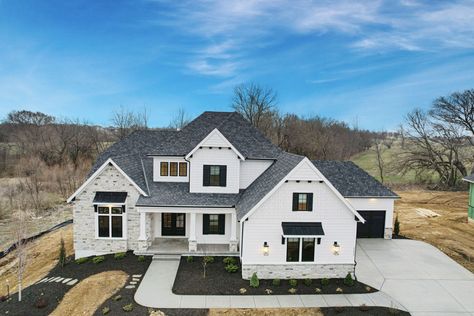 Modern Craftsman House Exterior, Farmhouse Mansion, Modern Craftsman House, Craftsman House Exterior, Custom House Plans, Utah Homes, Legend Homes, Build House, Bloxburg Codes