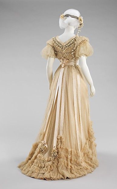 Design House: House of Paquin (French, 1891–1956) Designer: Mme. Jeanne Paquin (French, 1869–1936) Date: 1910 Culture: French Medium: silk, cotton, beads Wedding Dress Backs, 1900s Fashion, 1910s Fashion, Edwardian Dress, Old Dresses, Wedding Gowns Vintage, Antique Dress, Vintage Gowns, Old Fashion