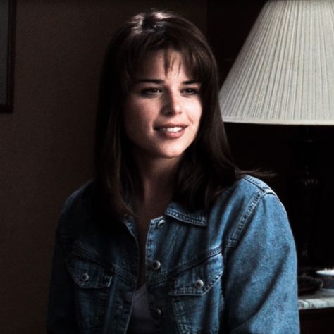 Sidney Scream, Scream Characters, Sidney Prescott, Scream 1, Scream Cast, Scream Franchise, Neve Campbell, Fall Makeup Looks, Scream Movie