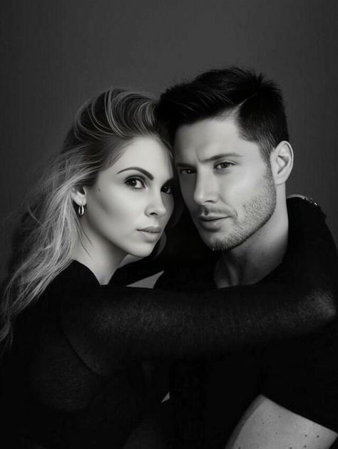 Fashion Editorial Couple, Studio Photoshoot Ideas, Beautiful Eyes Images, Black And White Couples, Engagement Pictures Poses, Studio Photography Poses, Anniversary Photoshoot, Studio Photoshoot, Family Posing