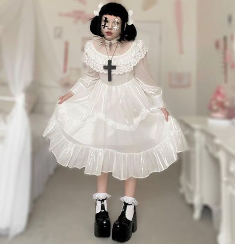 ♡lamb♡ on Instagram: "💒🎚⚔️🪦" Goth Doll, Haunted Doll, White Goth, Haunted Dolls, Gyaru Fashion, Personal Style Inspiration, Southern Gothic, Japanese Street Fashion, Gothic Lolita