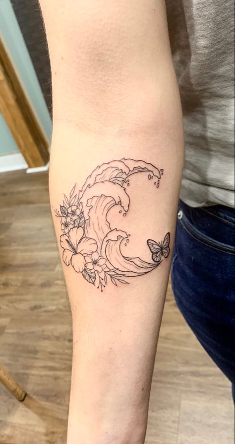 Flowers And Ocean Tattoo, Ocean Memorial Tattoo, Large Tattoos For Women, Beach Tats, Small Ocean Tattoo Ideas, Ocean Themed Tattoos, Smaller Tattoos, Tattoo Sea, Ems Tattoos