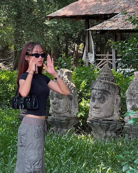 Cambodia Outfit Ideas, Angkor Wat Outfit, Cambodia Outfit, Vietnam Trip, Angkor Wat Cambodia, Vietnam Fashion, Haircuts Straight Hair, Angkor Wat, Cool Pictures Of Nature