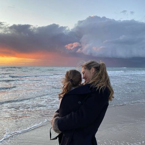 Dream Family, Beach Photography Poses, Foto Baby, Future Mom, Mommy Life, Best Mother, Cute Family, Family Goals