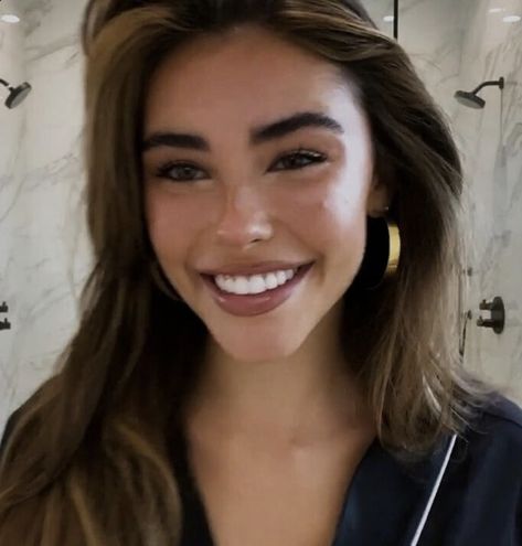 Madison Beer Makeup, Pretty Teeth, Estilo Madison Beer, Madison Beer Style, Beer Icon, Madison Beer Outfits, Beer Outfit, Perfect Teeth, Vogue Beauty