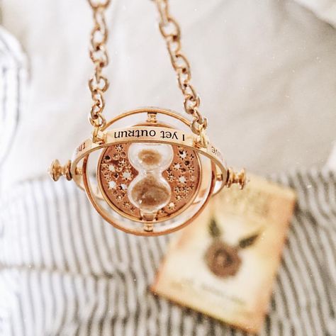 Hogwarts Hermione, Athletic Wallpaper, Hermione Granger Aesthetic, Time Turner Necklace, Love Radio, Time Turner, Harry Potter Room, Harry Potter Pictures, Harry Potter Films