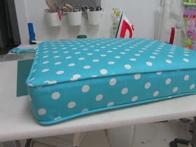 Fibermania: The Quick and Dirty Tutorial Box Cushion With Piping, Bench Cushion With Piping, Camper Cushions, Cushion Tutorial, Sewing Cushions, Household Sewing, Upholstery Diy, Sew Ins, Sewing Pillows