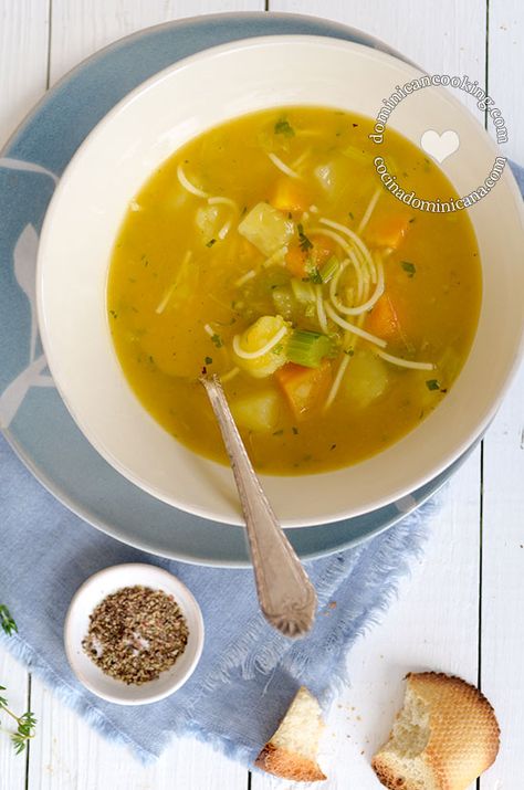 Sopa Boba Recipe (Vegetable Soup): a lighter, easier alternative to other soups in our blog. It is called Dominican Cooking, Meatless Soups, Dominicano Recipes, Dominican Recipes, Spanish Soup, Boba Recipe, Dominican Food, Spanish Recipes, Ethnic Food