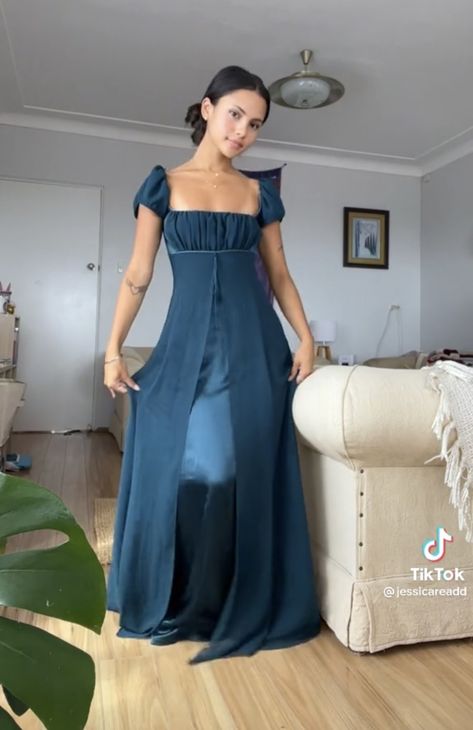 Bridgerton Dress Aesthetic, 1800s Outfits, Blue Regency Dress, 90's Prom, Modern Princess Outfits, Madison Core, Regency Ball, Fantasy Dresses, Prom Dress Inspiration