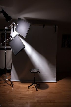 Studio Setup Ideas Photography, Dramatic Studio Lighting, Cinematic Lighting Photography, Light Setup Studio, Spot Light Photography, Lightplay Photography, Gobo Lighting Photography, Light Setup Photography, Photoshoot Set Up Studio Lighting