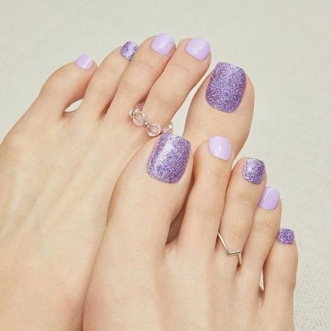 Gel Nail Pedicure, Toes Nails Designs, Toe Nails Designs, Purple Pedicure, Toe Nail Design, Pedicure Art, Gloss Nails, Pedicure Design, Minimal Nail