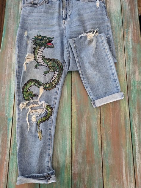 Painting On Clothes, Thigh Master, Dragon Painting, Pink Dragon, Painted Jeans, Green Dragon, Painted Clothes, Animal Drawings, Jeans Pants