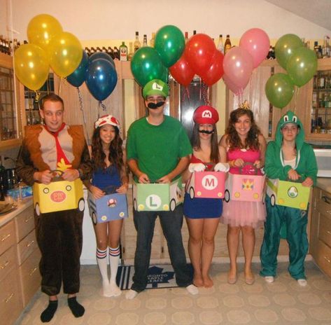 8 Costume Ideas For Groups That Will Get You Excited For Halloween Mario Kart Costumes, Girl Group Halloween Costumes, Halloween Costumes 2014, Mario Costume, Halloween 23, Box Costumes, Creative Costumes, Group Costumes, Group Halloween Costumes