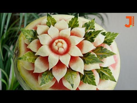 TALLADO FÁCIL en SANDIA para HACER en CASA | Tallado de Frutas para Principiantes - YouTube Fruit Carving For Beginners, Watermelon Carving Easy, Carving For Beginners, Fruit Platter Ideas Party, Wedding Fruit, Carving Fruit, Party Fruit, Kids Fruit, Platter Ideas