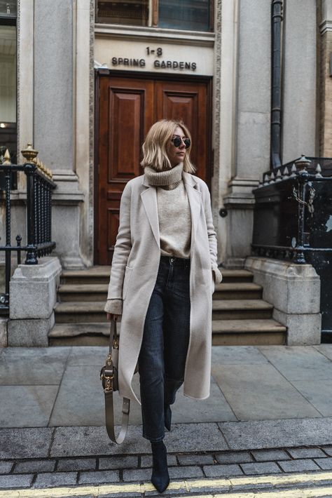 sezane cream coat, new bob hair-5 Emma Hill, Cream Coat, Fall Fashion Coats, Winter Closet, Beige Coat, Fall Coat, Street Style Chic, Coat Outfits, Fall Fashion Trends