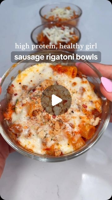 MaKayla Kim Thomas on Instagram: "Gigi Hadid inspired meal prep always slays 🔥✨   Make this with Italian turkey sausage, lean beef, or chicken—it’s so versatile 🤗   Creamy marinara bowls are from my Balanced Bites cookbook 🫶🏼 along with HUNDREDS of other recipes to help you crush your goals !!! Available at makaylathomas . com  #mealprep #healthymeals #mealideas #highprotein #lunchideas #dinnerideas #easymeals #mealprepbowls" Low Carb Pasta Meal Prep, Mikayla Thomas Fit Recipes Lunch, High Protein Ground Turkey Recipes, Makayla Thomas Fit Recipes Lunch, Mckayla Thomas Fitness, Makayla Thomas, Makayla Thomas Fit Recipes, Health Meal Prep, Meals Under 500 Calories