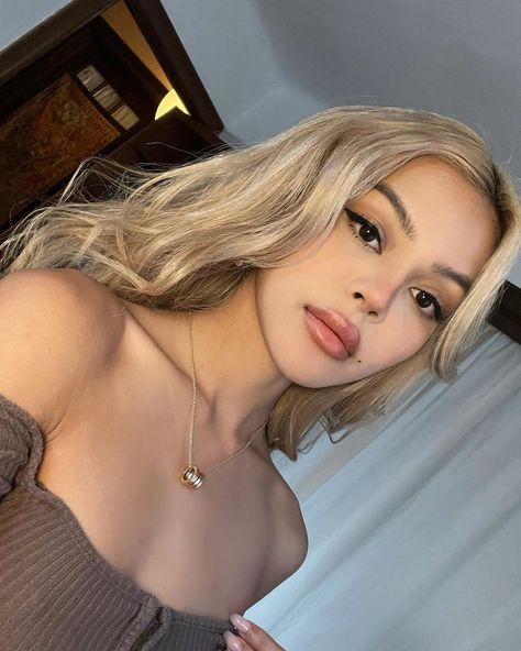 Lily Maymac, Bondi Sands, Makeup Tutorial Video, Korean Model, Makeup Collection, Face Claims, Instagram Followers, Beautiful Photo, Makeup Tutorial