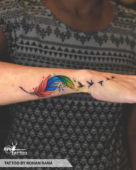 Feather Color Tattoo, Colorful Feather Tattoo, Cute Tattoo For Women, Gods Tattoo, Colourful Tattoo, Cross Tattoo On Hand, Sam Tattoo, Feather Tattoo Colour