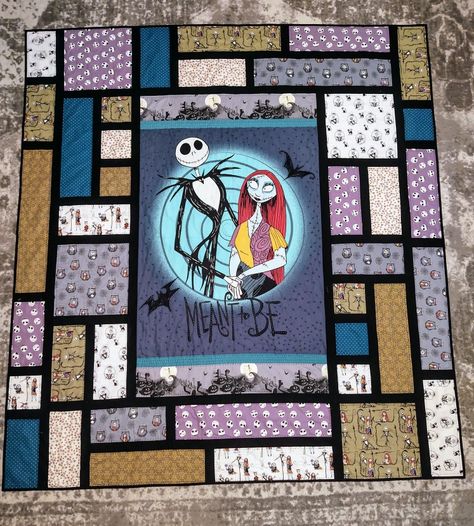 Hand Quilted Nightmare Before Christmas Quilt Ideas, Nightmare Before Christmas Quilt, Disney Quilts, Halloween Patchwork, Quilt Halloween, Halloween Quilt Patterns, Pixel Quilting, Disney Quilt, Halloween Quilt